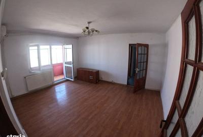 Apartament cu 3 camere semidecomandat în Tineretului