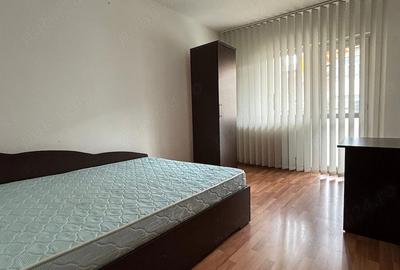 Apartament cu 4 camere decomandat în Micro 4 - 1