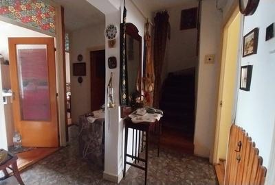 Apartament cu 5 camere decomandat în Central - 1