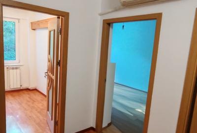 Apartament cu 3 camere semidecomandat în Micro 17 - 4