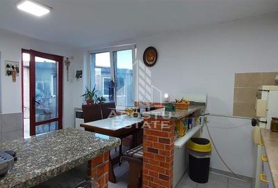 Casă individuală cu 5 camere cu Canalizare în Aradul Nou