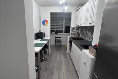 Apartament cu 3 camere decomandat în Titan - 1