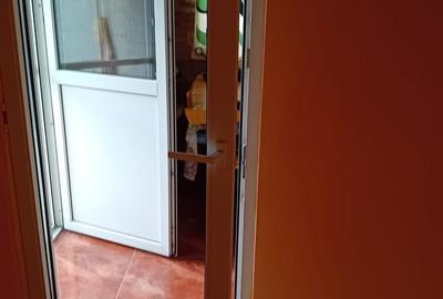 Apartament cu 3 camere decomandat în Obor