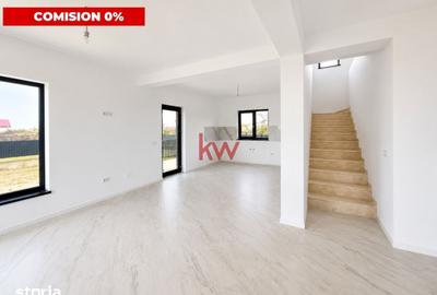 Casă cu 4 camere cu Teren 600 Mp în Dumești - 1