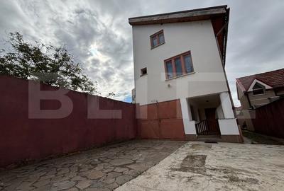 Casă individuală cu 5 camere cu Canalizare în Rogerius