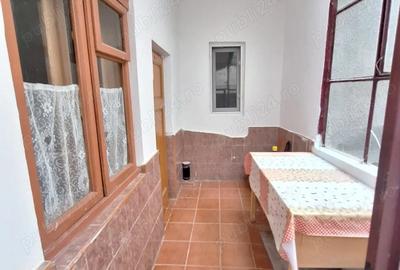Casă cu 3 camere în Central