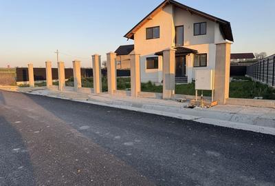 Casă cu 4 camere în Central - 1
