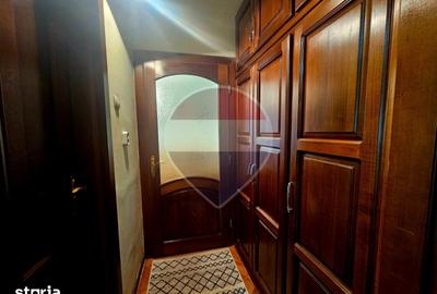Apartament cu 4 camere decomandat în Central