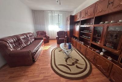 Apartament cu 2 camere semidecomandat, mobilat în Cugir