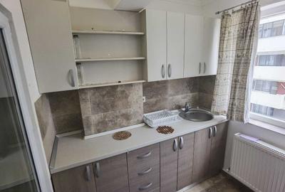 Garsonieră decomandată în Roșu