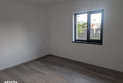 Casă cu 4 camere cu Teren 400 Mp în Hemeiuș - 2