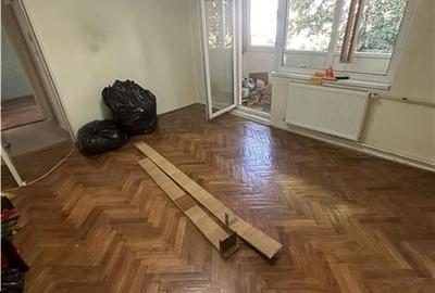 Apartament cu 3 camere semidecomandat în Aradului
