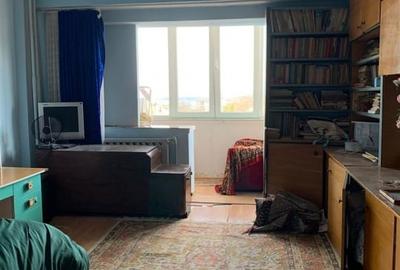 Apartament cu 3 camere decomandat în Zorilor