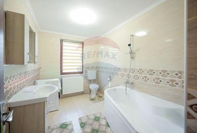 Casă individuală cu 7 camere cu Teren 600 Mp în Haieu - 9