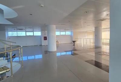 Spațiu comercial, de 3,500 mp, în Unirii