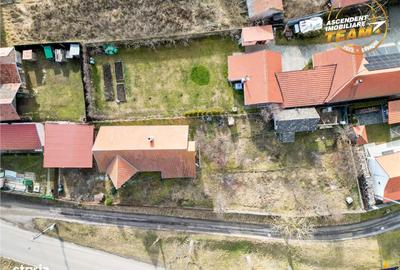 Casă cu 6 camere cu Teren 909 Mp în Central - 2
