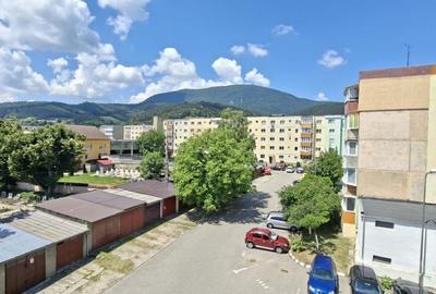 Apartament cu 4 camere decomandat în Central