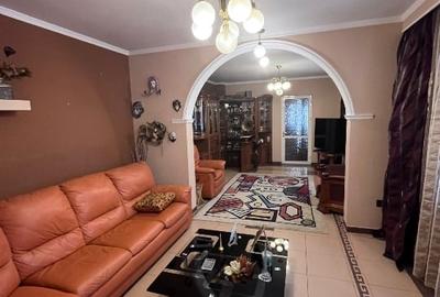 Casă individuală cu 3 camere cu Canalizare în Capitol