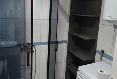 Garsonieră decomandată în Romană