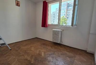 Apartament cu 3 camere semidecomandat în Domenii