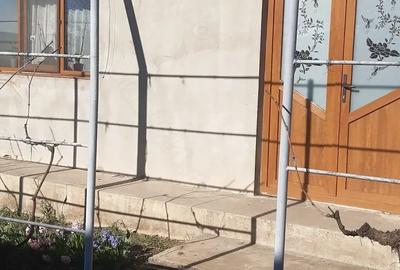 Casă cu 4 camere cu Teren 800 Mp în Corni