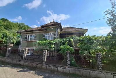 Casă individuală cu 4 camere cu Canalizare în Gherla
