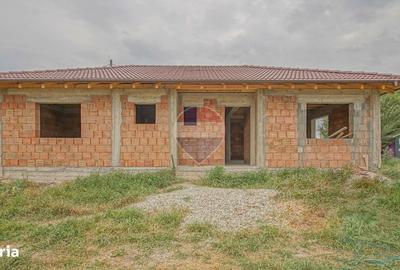 Casă cu 4 camere în Hălchiu