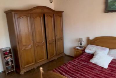 Casă cu 4 camere decomandat în Central