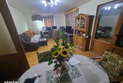 Casă cu 5 camere cu Teren 1790 Mp în Est