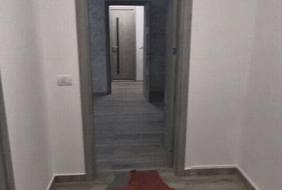 Apartament cu 3 camere semidecomandat în Brâncoveanu
