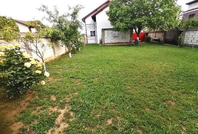 Casă individuală cu 7 camere cu Teren 1000 Mp în Central