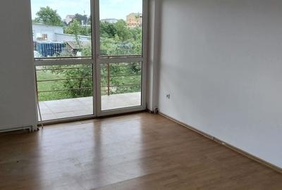 Apartament cu 3 camere decomandat în Trei Stejari - 10