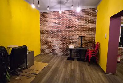 Spațiu comercial, de 84 mp, în Central - 3