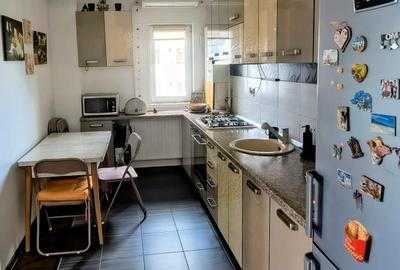 Apartament cu 2 camere decomandat în Roșu