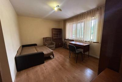 Apartament cu 3 camere semidecomandat în Ultracentral