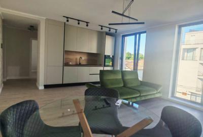 Apartament cu 3 camere semidecomandat în Gruia