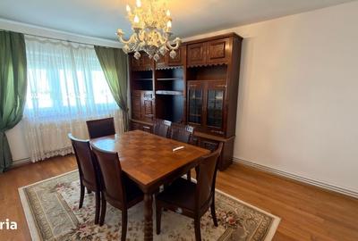 Apartament cu 4 camere decomandat în Ștrand