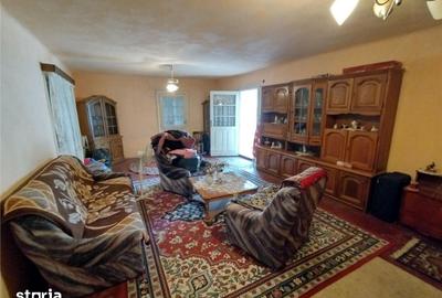 Casă cu 8 camere cu Teren 3800 Mp în Central - 5