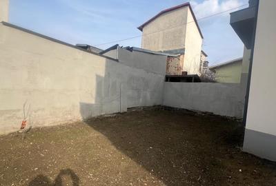 Apartament cu 3 camere decomandat în Bd. Laminorului - 9