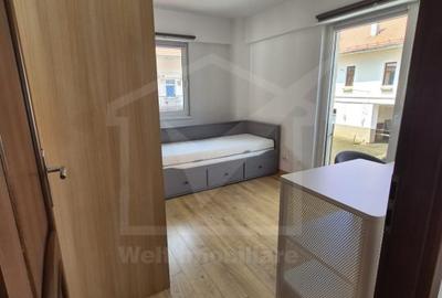 Apartament cu 3 camere semidecomandat, mobilat în Central