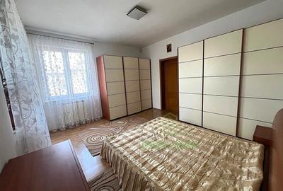 Casă cu 6 camere cu Canalizare în Domenii - 4