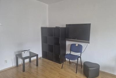 Apartament cu 3 camere decomandat în Calea Călărașilor