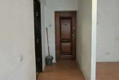 Garsonieră decomandată în Drumul Taberei