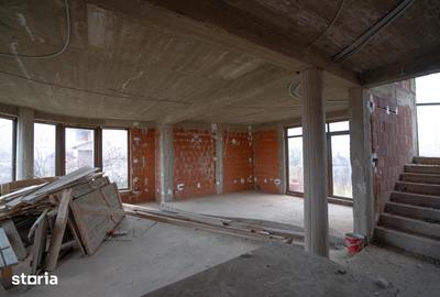 Casă cu 7 camere cu Teren 530 Mp în Sânmartin