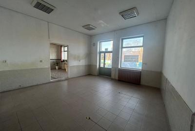 Spațiu comercial, de 600 mp, în Central - 3
