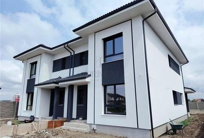 Duplex cu 4 camere cu Canalizare în Moșnița Veche - 2