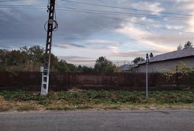 Teren de 2000 mp, în Izvoarele