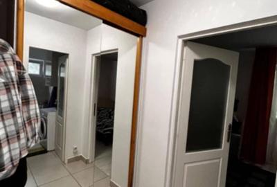 Apartament cu 2 camere semidecomandat în Podu Roș