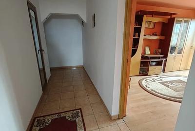 Apartament cu 2 camere decomandat în Micro 4 - 4