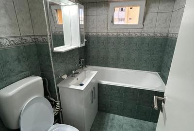 Apartament cu 3 camere decomandat în Obor